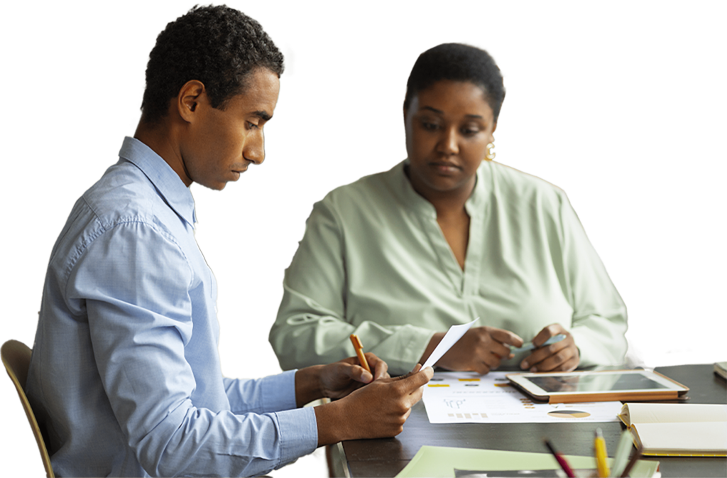 Nos Offres & Packs - medium-shot-people-working-office